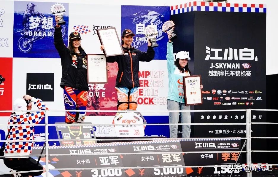 这摩托真好喝。。。不对....这酒真好骑！