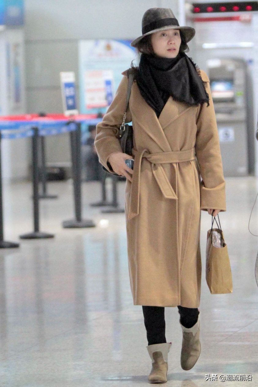 宋佳白衬衣黑色包臀裙,宋佳盛装同款白衬衫蓝色半身裙