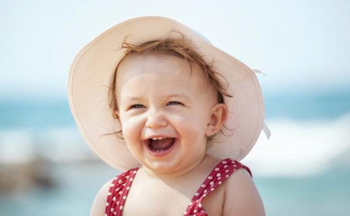 夏季阳光毒辣,宝宝娇嫩皮肤容易晒伤?家长记住4招,宝宝不难受