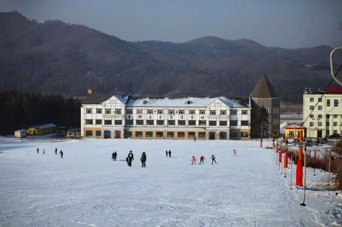 滑雪爱好者齐聚长白山玩转冰雪季,滑雪高手聚集地