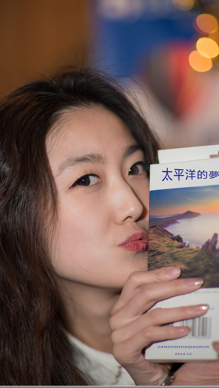 他讲铲车如何铲掉工人的大腿，车祸中的女人脸碎了一半来吓唬女生