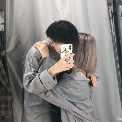 向女朋友索吻的正确方法,怎么让女朋友主动索吻