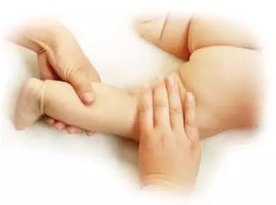 如何给小婴儿做抚触,怎样给婴儿抚触按摩