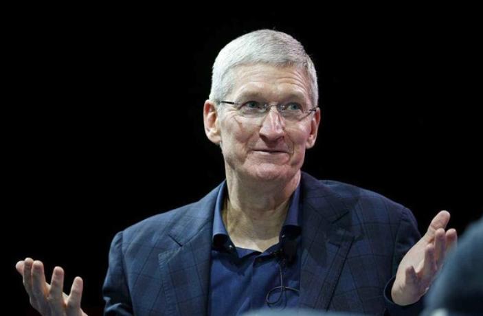 库克让人买手机,库克谈新iphone降价