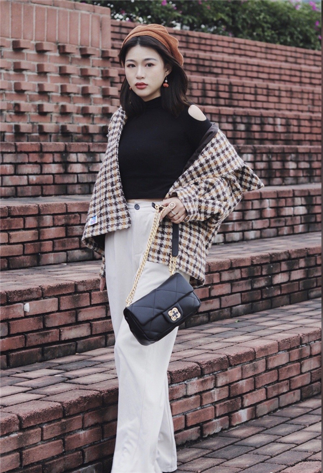 过了40岁的女人多穿些休闲装舒适,40岁适合穿哪种衣服时尚减龄大气