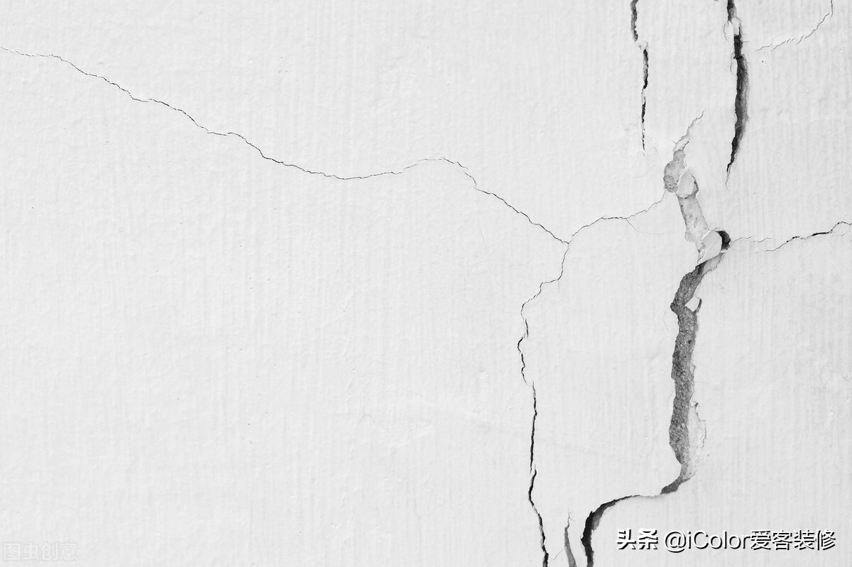 新装修的中式厨房,刚装修完墙面瓷砖开裂有裂缝,怎么办?