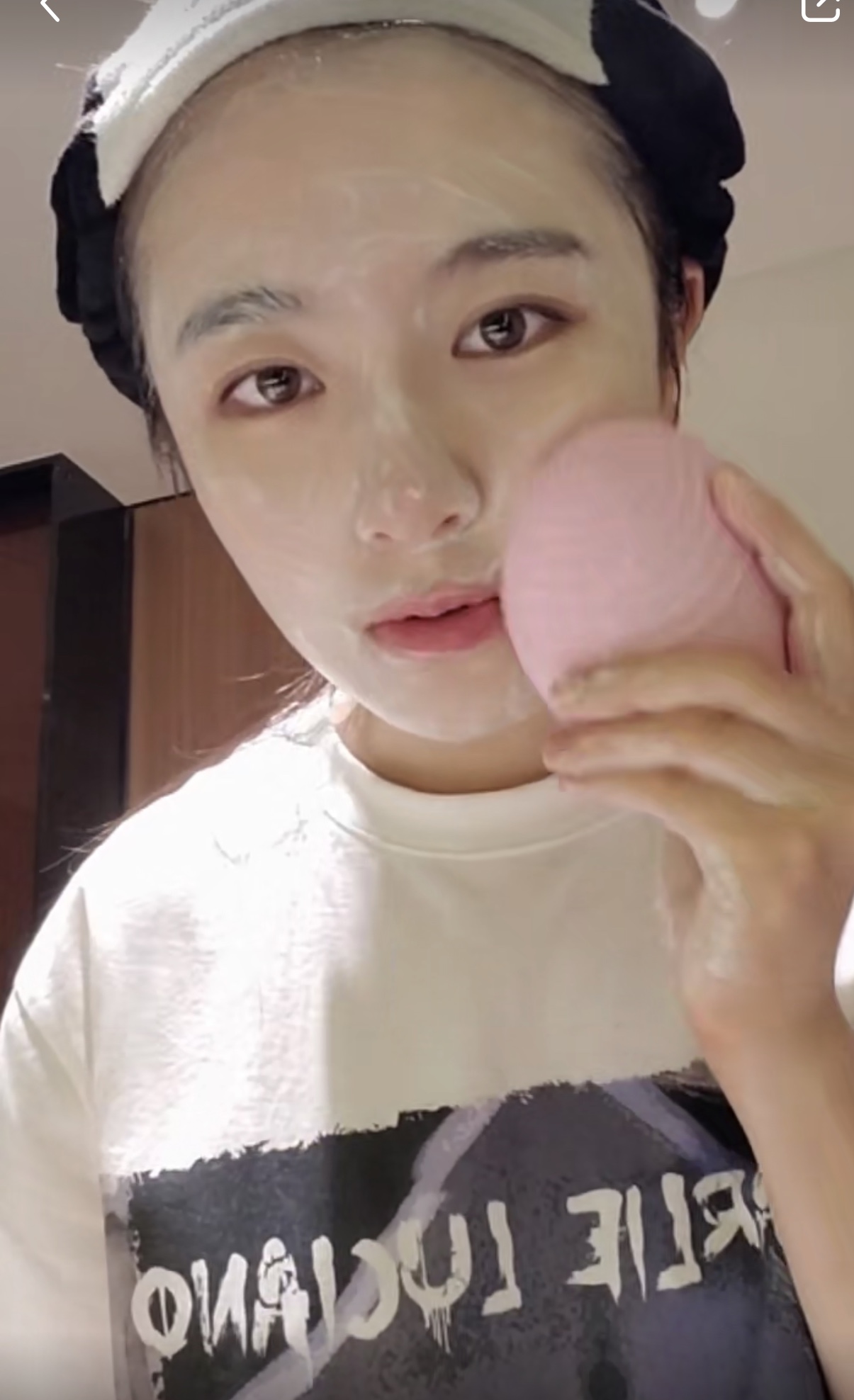 李兰迪卸妆视频：大大方方分享素颜，用的产品也很平价