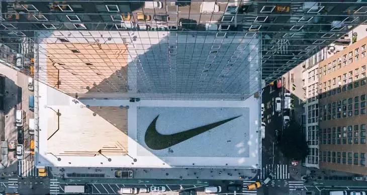 鬼冢虎是不是耐克的代工,耐克创始人鬼冢虎