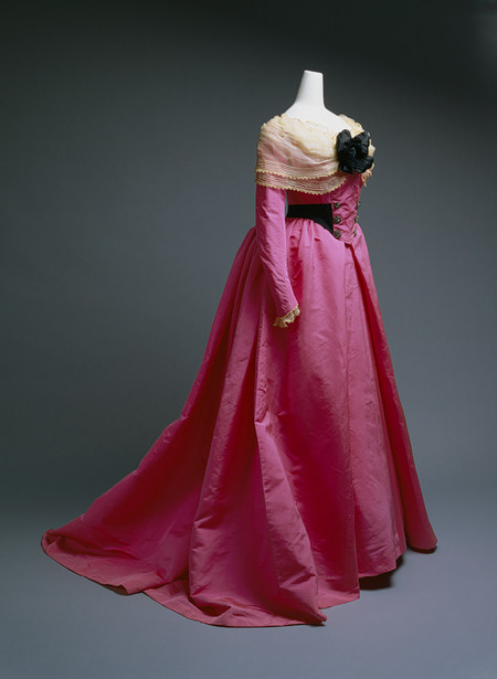 时装之父：曾为“茜茜公主”设计服装，将妻子打造为首个时装模特