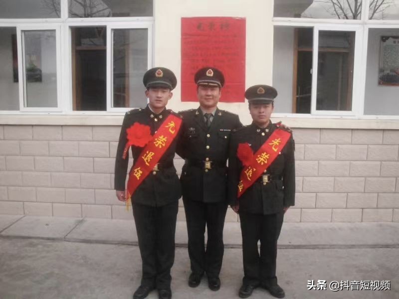 他靠说大实话火了，一天卖光27吨水果，粉丝说再买不到就举报