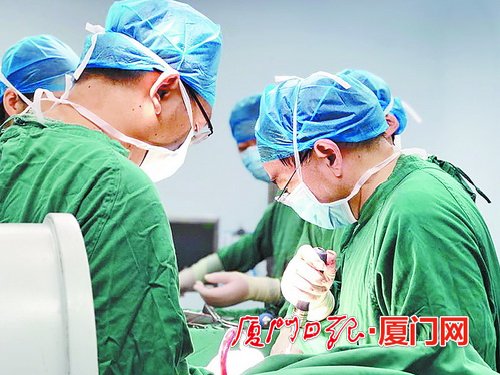 名医荟萃来厦坐诊百姓尽享优质服务厦门柔性引进200余位国内知名专家，有效缓解百姓看病难、看专家难