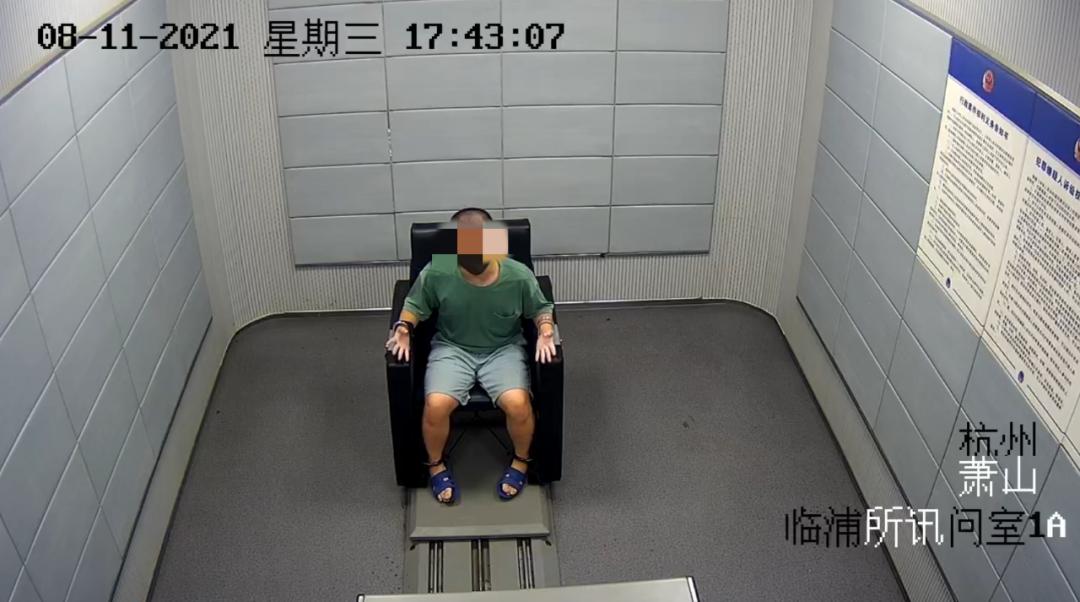 垃圾短信大多来自它,一套能操作60张手机卡,靠“*池猫**”养卡的这伙人被警方端了