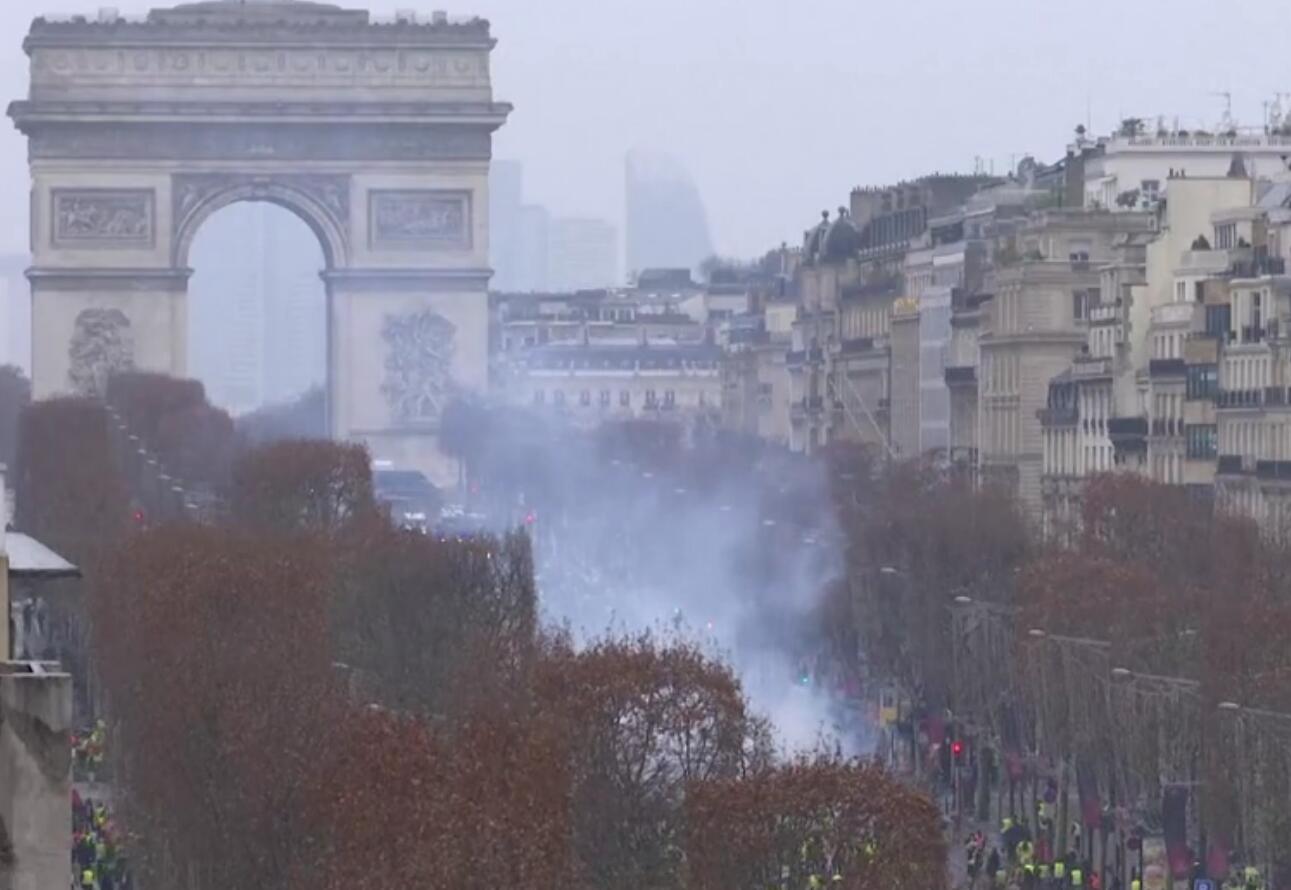 法国部队为应对“黄马甲”或使用有争议*器武**？高密度粉末威力巨大