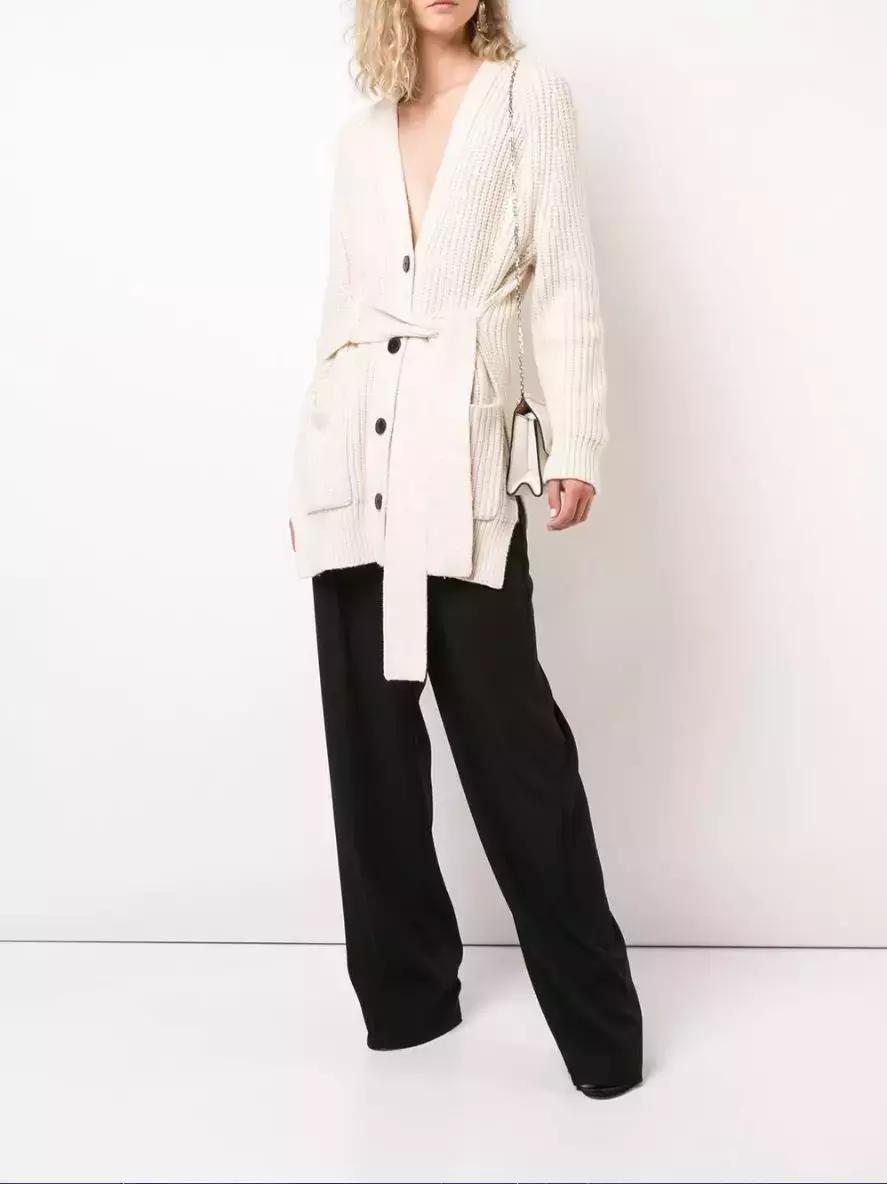 翻翻衣柜,整理衣柜翻到多年前穿的衣服