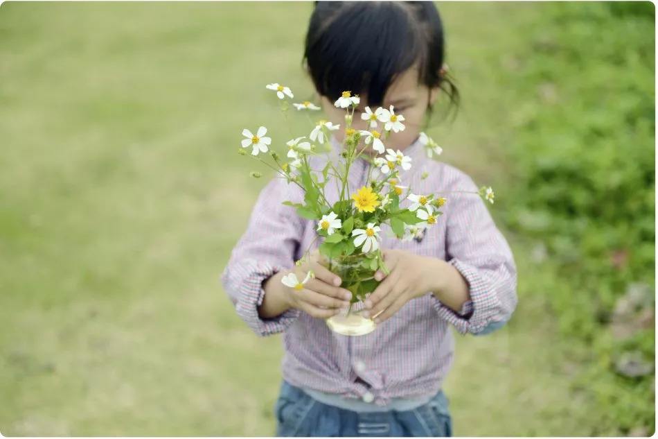 孩子有强烈的占有欲,孩子有社交欲望但不会社交