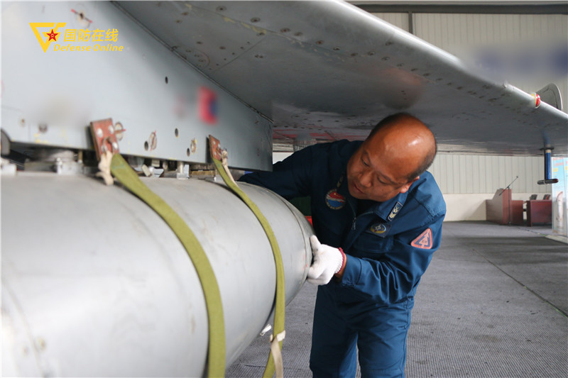 他们是军营“神医”，专治战机各种“疑难杂症”