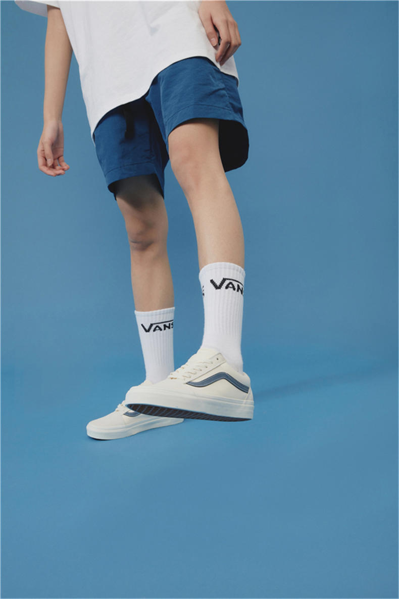 权志龙同款vans深蓝穿搭,权志龙的vans是哪一款