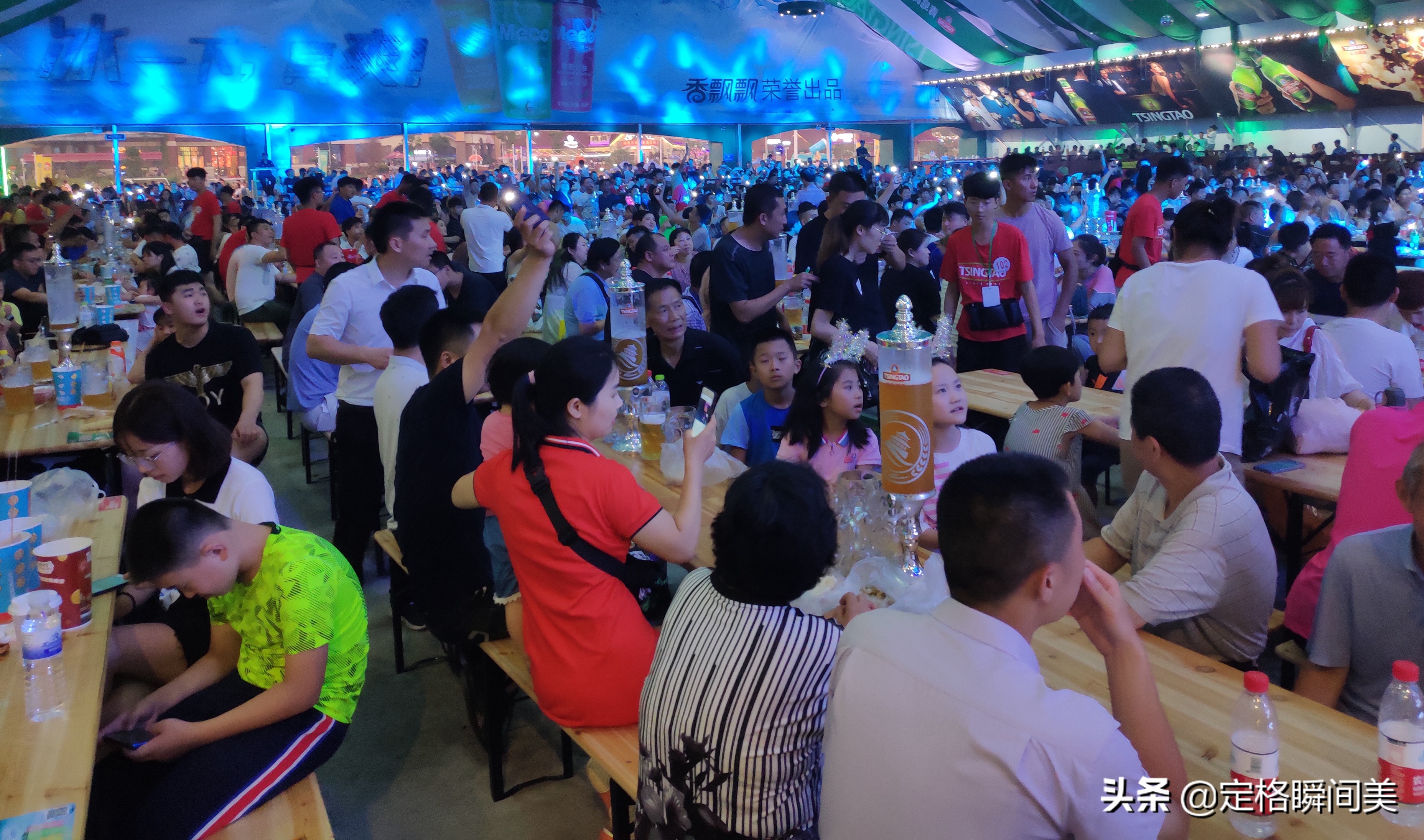 小生意赚大钱，晚上顾客排长队，一月的收入比你一年挣得都多