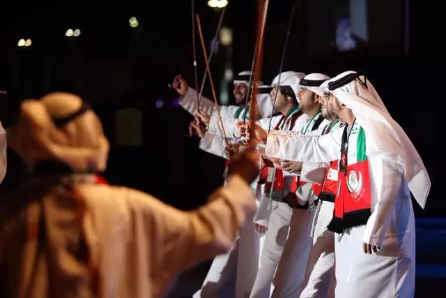 迪拜为什么是最土豪的国家,迪拜土豪去看中国穷人