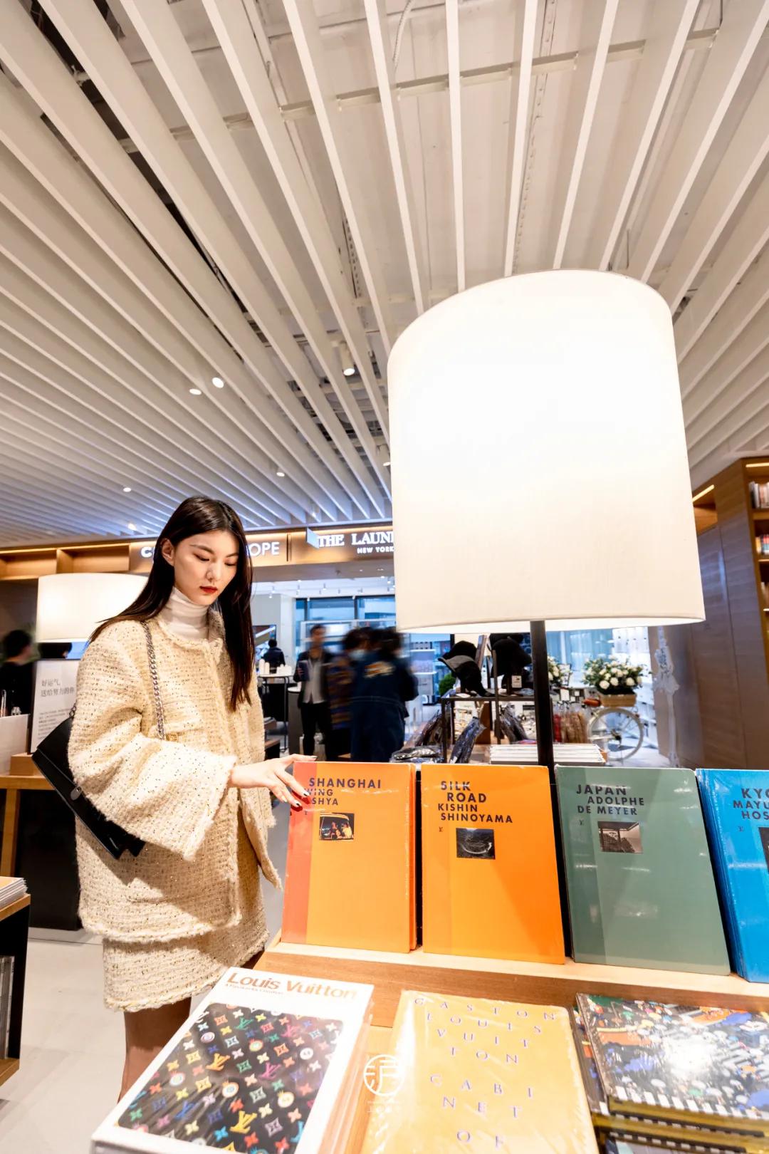 christiandiorcouture前滩太古里店,dior圣诞树前滩太古里