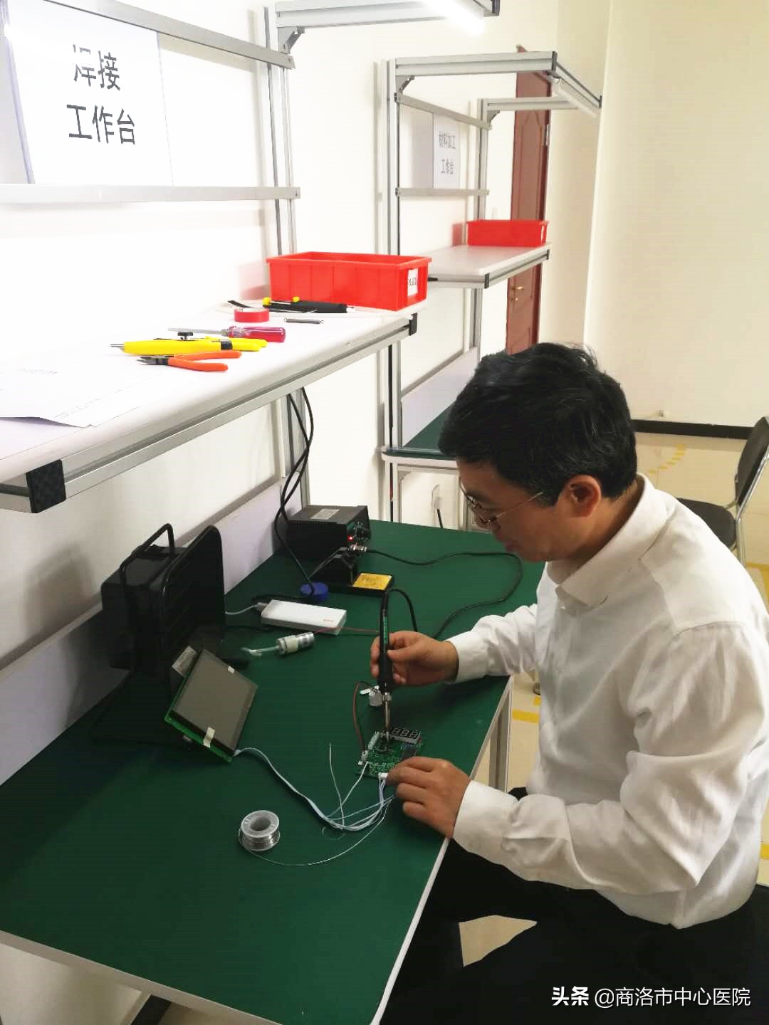 记省人大代表、商洛市首批有突出贡献拔尖人才、商洛市中心医院神经内科二病区主任周军