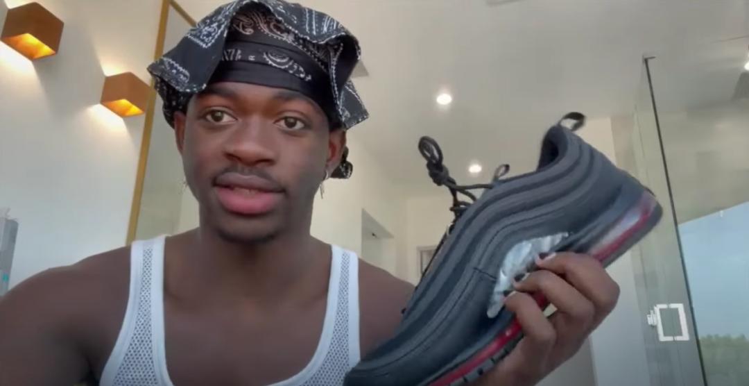 耐克为什么被骂上热搜,nike撒旦鞋里的血是真的吗