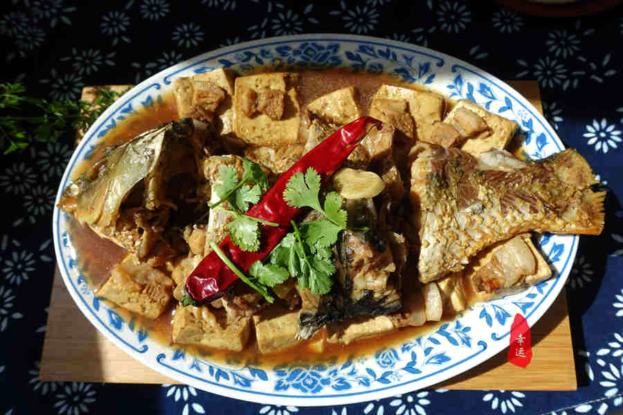 好吃的清汤豆腐炖鱼,鱼肉嫩鲜超下饭