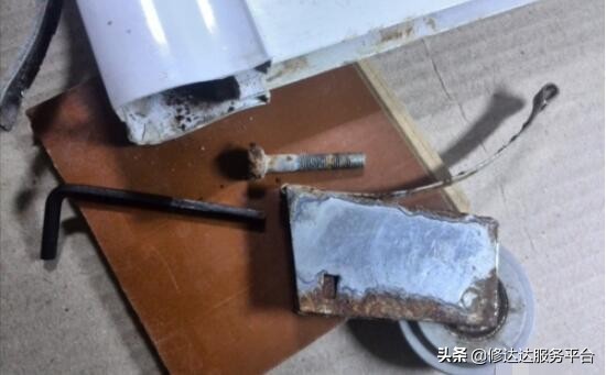 阳台推门推不动了怎么办,阳台塑钢推拉门太重推不动怎么办