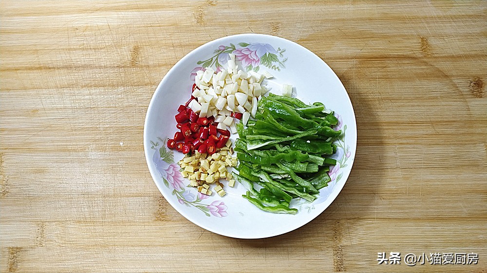 饭店的腌黄瓜为什么脆嫩好吃,用这个方法腌黄瓜黄瓜脆嫩