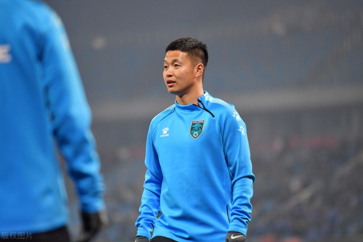 国安旧将*薪讨**反转来了！人品遭俱乐部曝光：给球迷戴绿帽还打假球