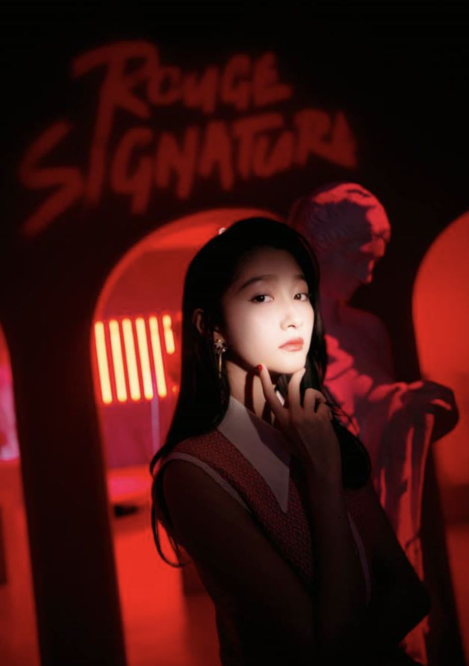 高情商的男生如何提醒女生口红沾牙上了？刘昊然的回答是最甜的