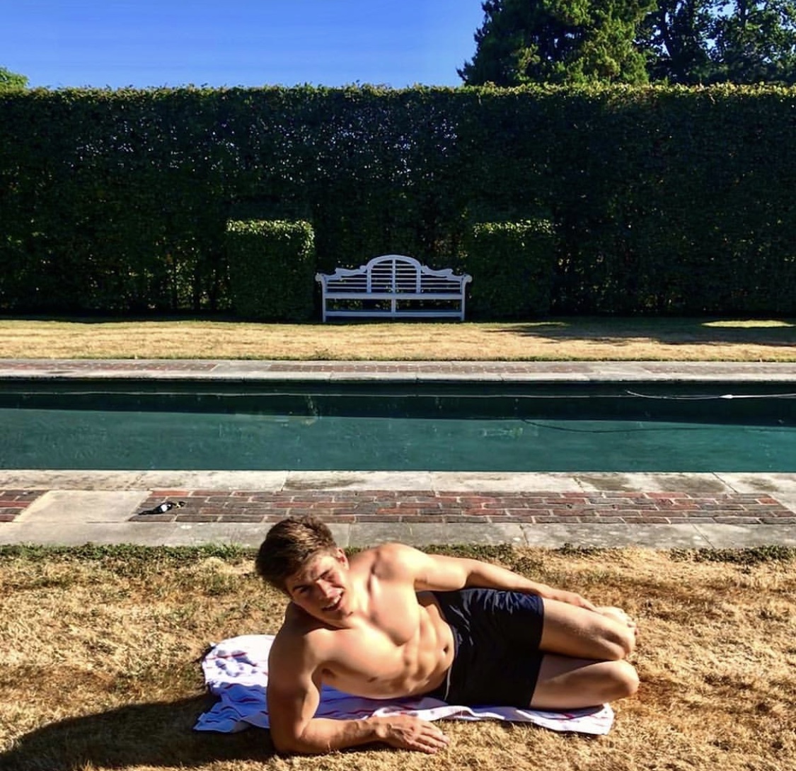 真正的高富帅｜3年时间光速逆袭，从正太逆袭英国皇室中行走的天菜