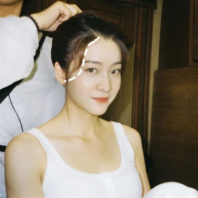 小五官扁平脸适合什么风格,塌鼻扁平脸