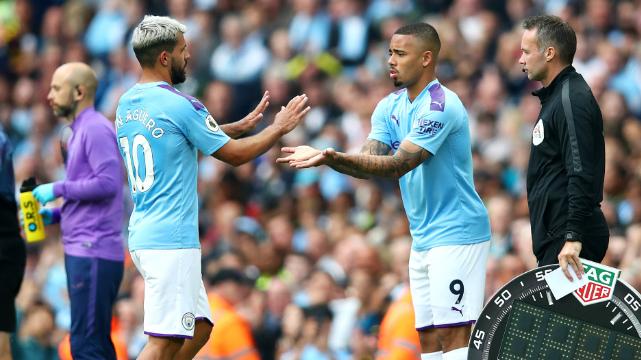 曼城向梅西发出邀请,曼城现防线瓜帅