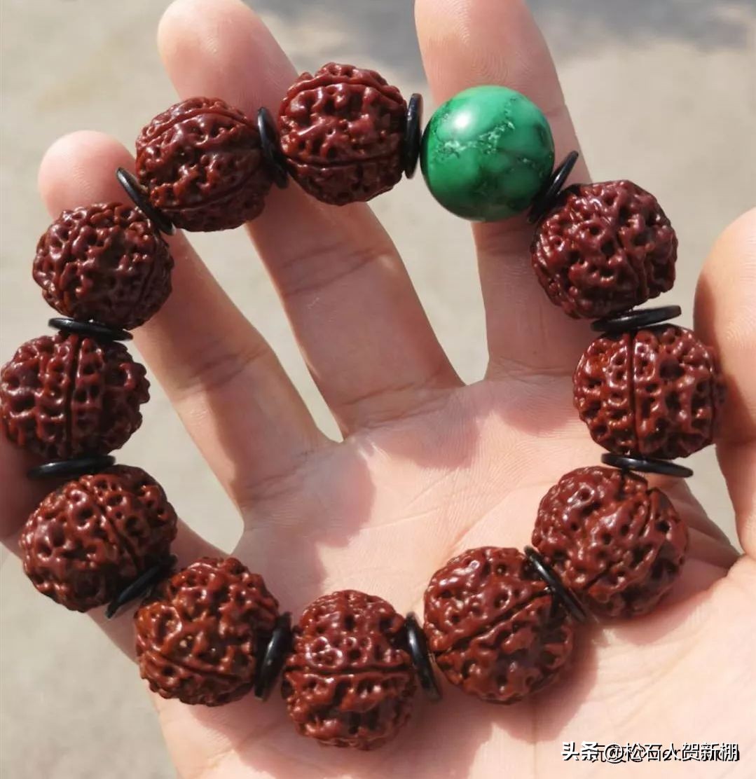 盘了100年的文玩核桃能卖多少钱,盘了1年的金刚