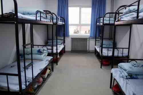 初中生住校不愿意住,初中该不该去寄宿学校