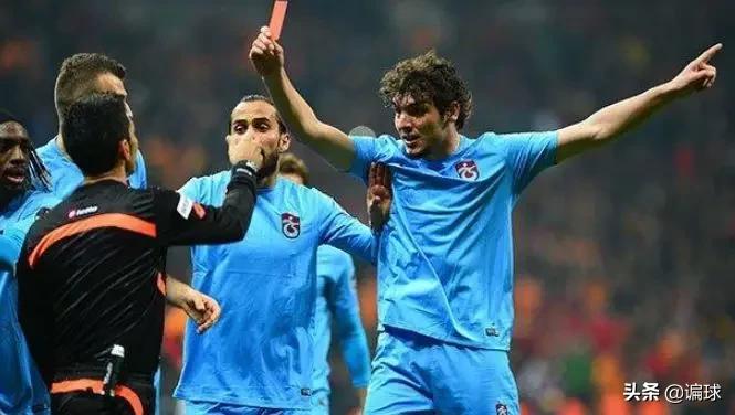 加斯科因要不要退场,加斯科因给裁判出红牌