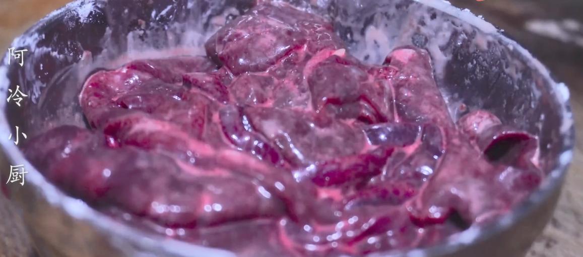 猪肝炒什么清肝明目,爆炒猪肝补血的做法