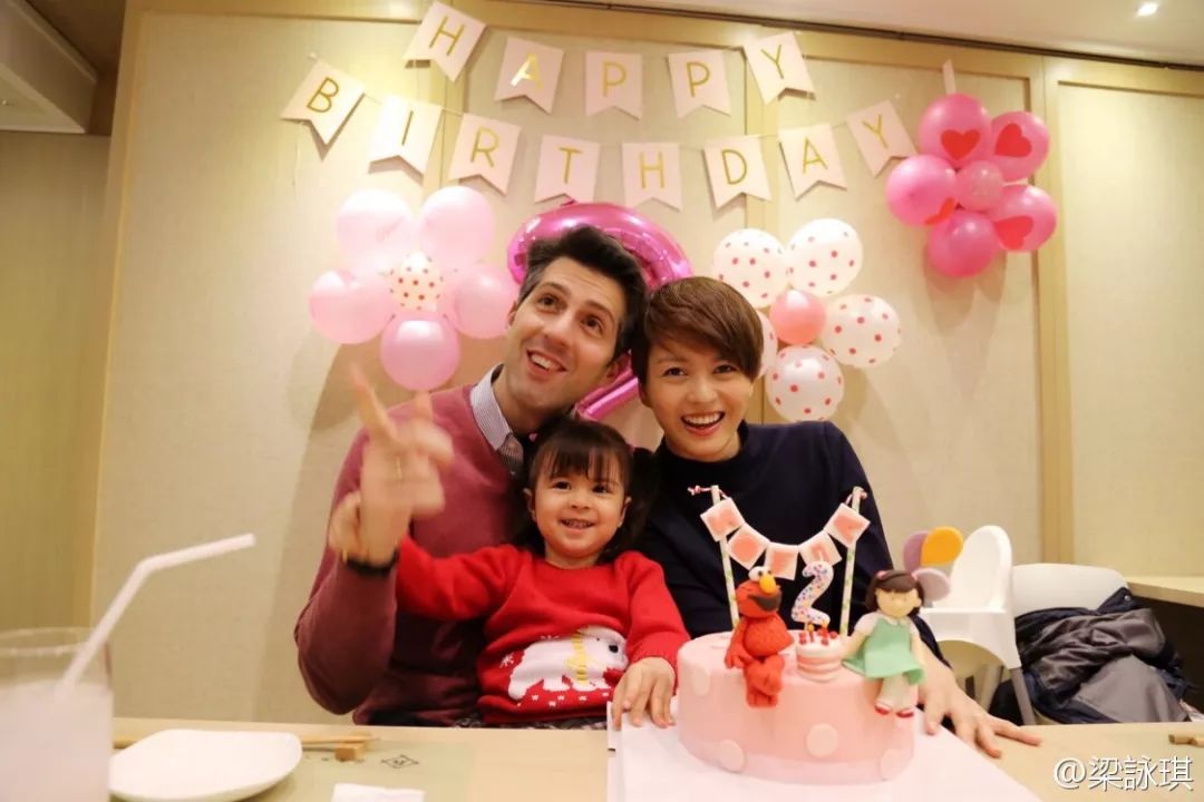 ​都说小糯米神似杨幂美到犯规，梁咏琪女儿的混血颜才堪称一绝