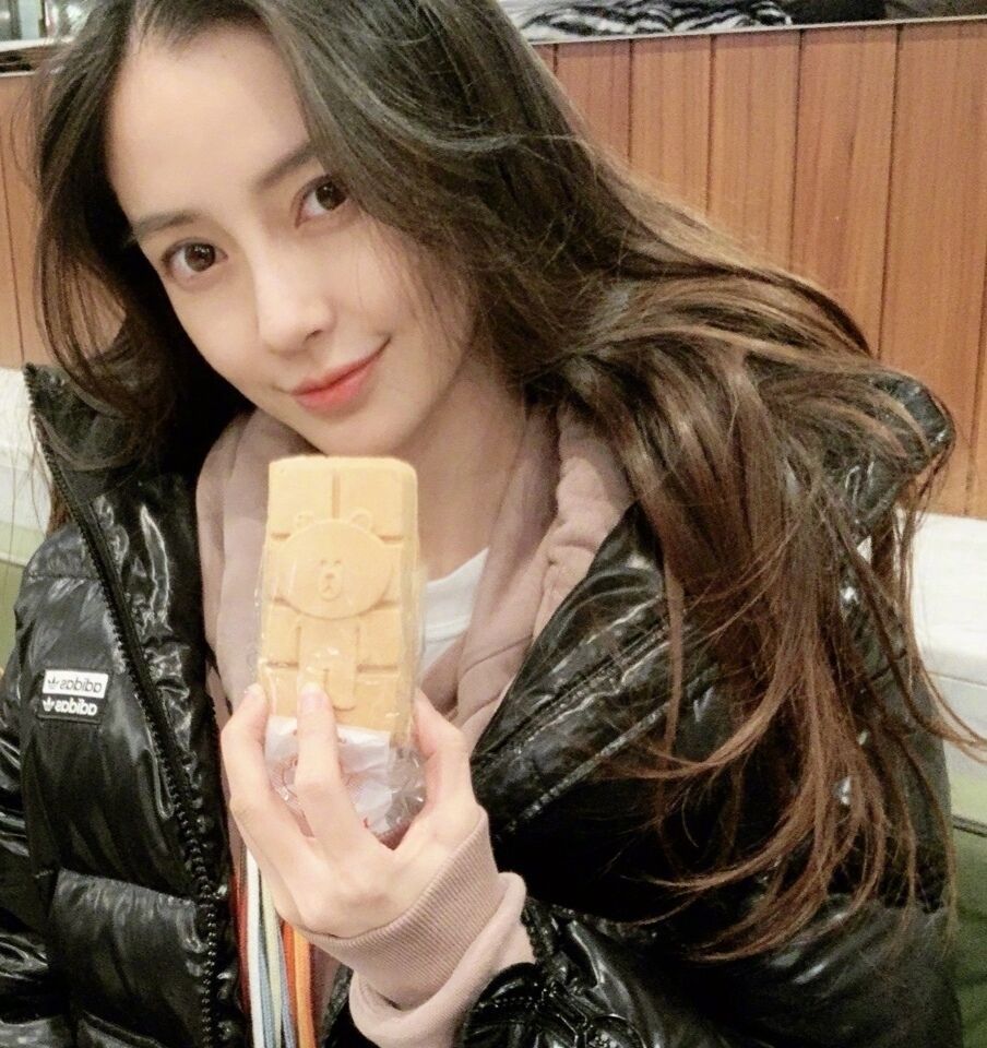 热巴脸崩,热巴的脸垮成啥样了