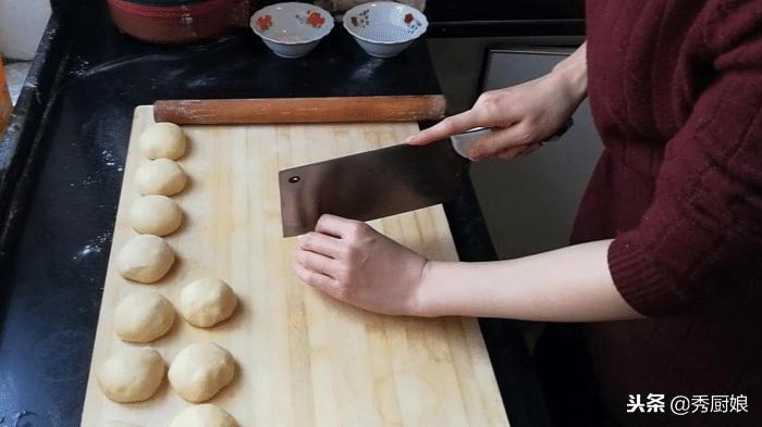 普通面粉自制蜂蜜小面包,3分钟制作蜂蜜小面包香甜酥软