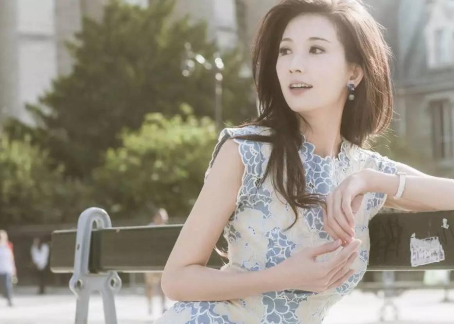 林志玲将与老公合体首秀,48岁林志玲穿结婚时礼服出席活动