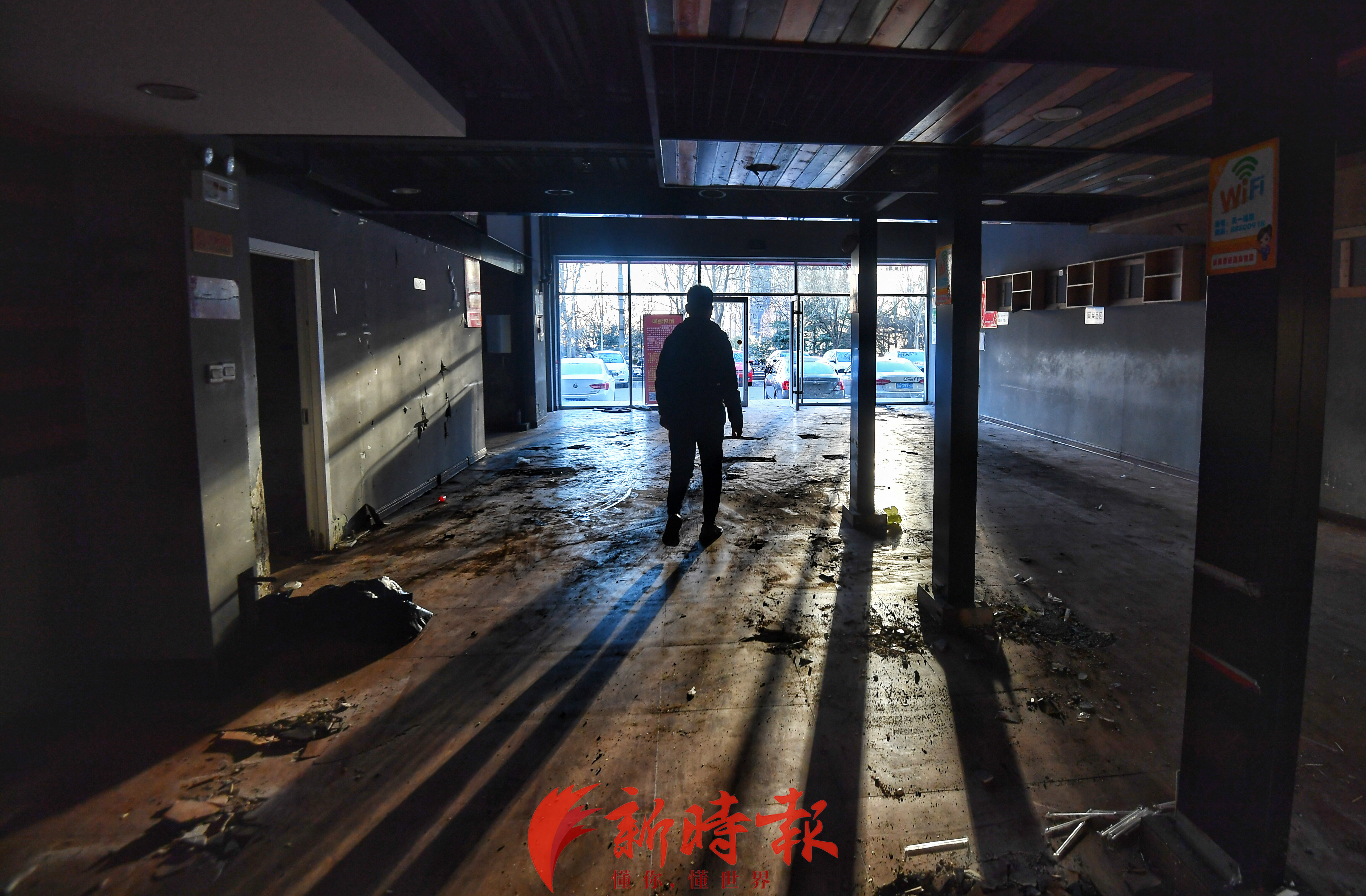 济南90后闭店老板和他的招牌火了！欲卖车填窟窿，坦言绝不跑路