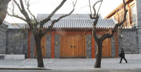 从“父女恋”到“母子恋”,这个52岁女人把自己活成了美国萧亚轩