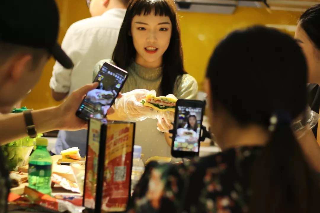 社交电商怎么经营店铺,实体店电商怎么运营的呢