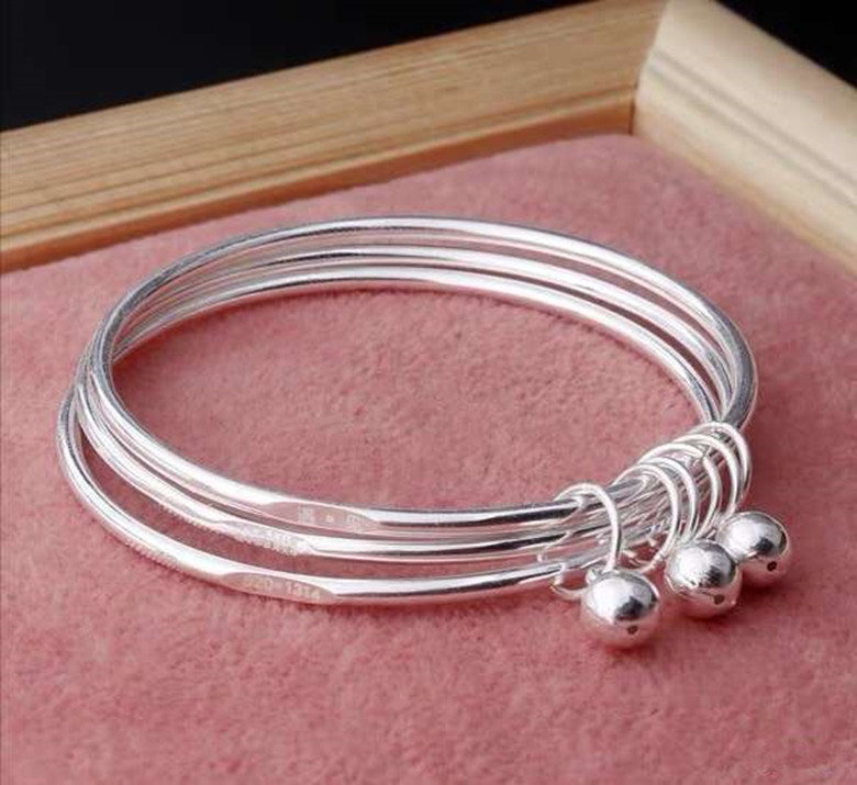 银饰变黑的原因,银饰变黑是什么原因引起的