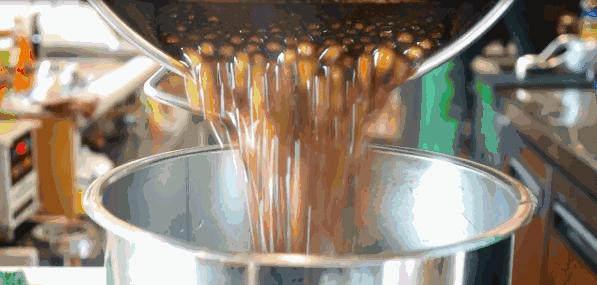 奶茶黑幕揭秘视频,网红奶茶店内幕曝光