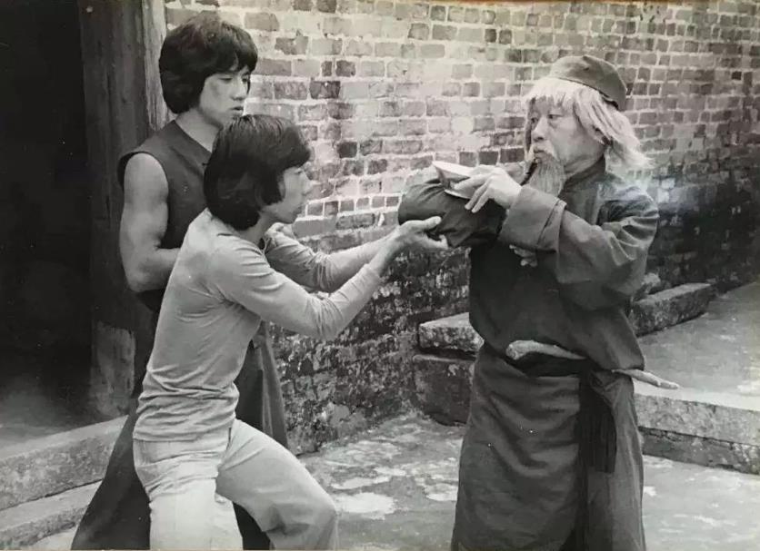 春丽的腿越来越粗，真是日本游戏厂商故意*化丑**中国角色？