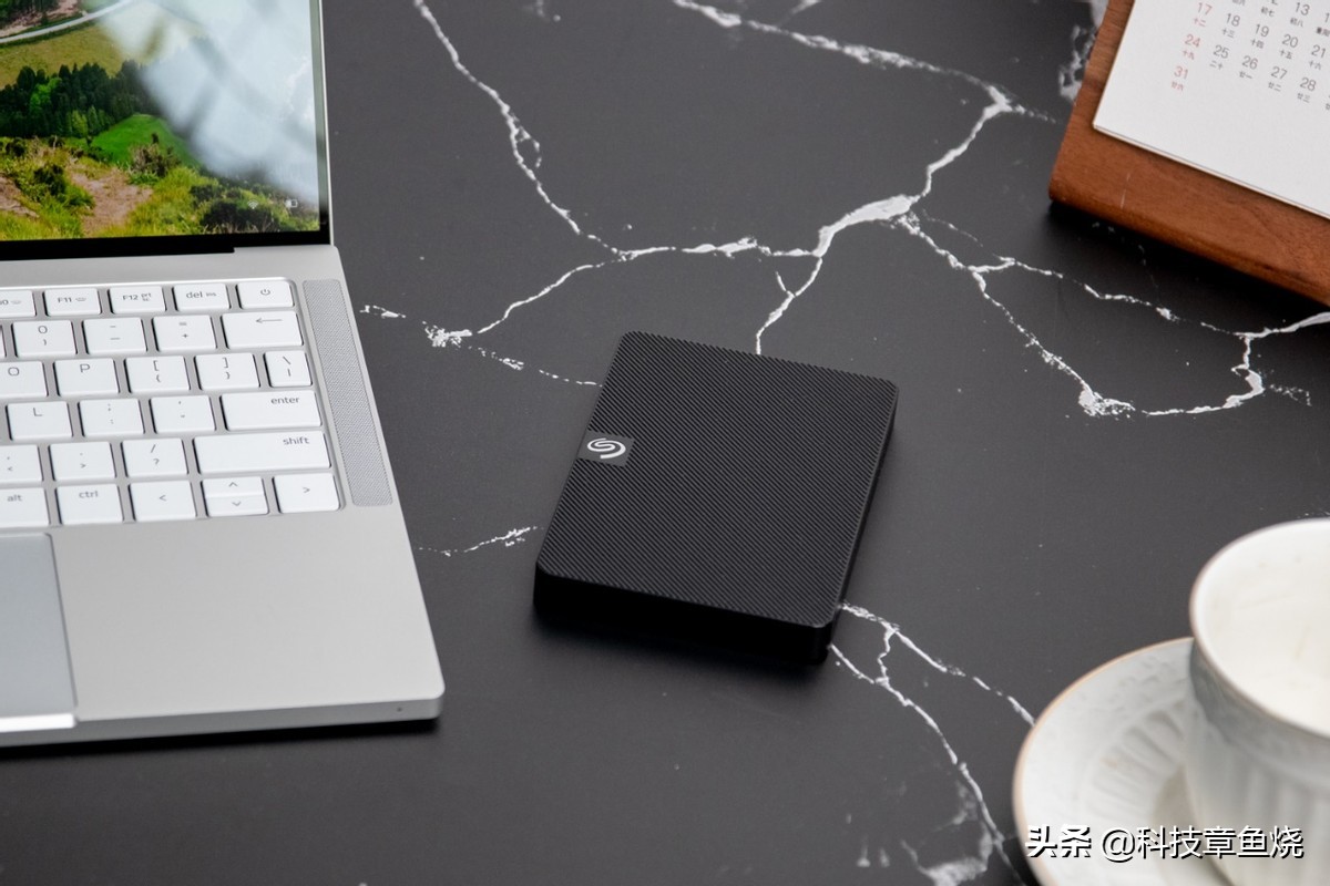 希捷移动硬盘睿易和简系列哪个好,希捷硬盘睿翼系列和铭系列哪个好