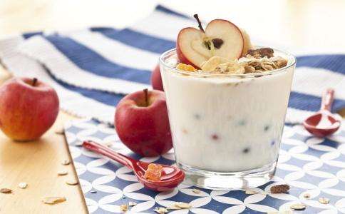 苹果鸡蛋牛奶营养早餐,一天苹果一天牛奶的减肥方法